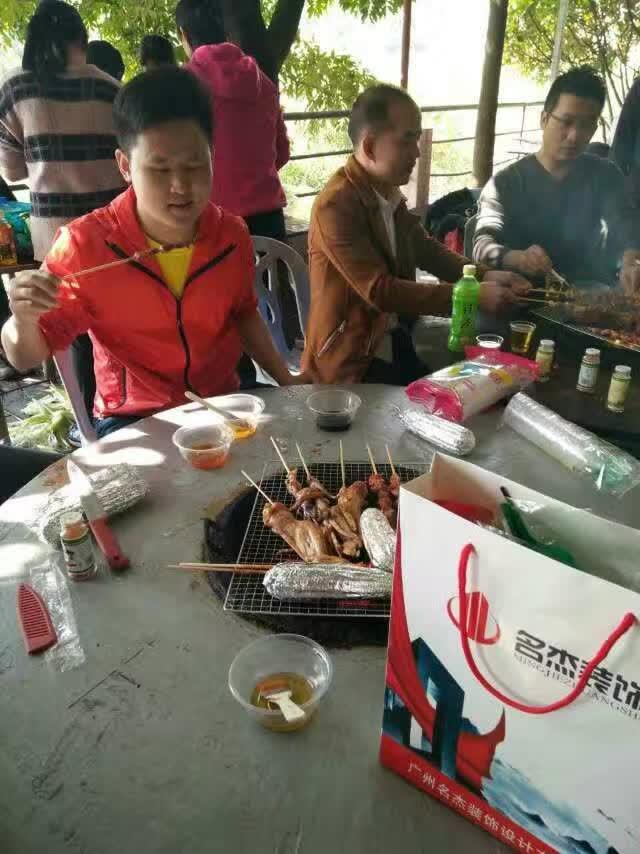 廣州裝修設(shè)計(jì)公司燒烤活動(dòng).jpg 廣州裝修設(shè)計(jì)公司燒烤活動(dòng).jpg